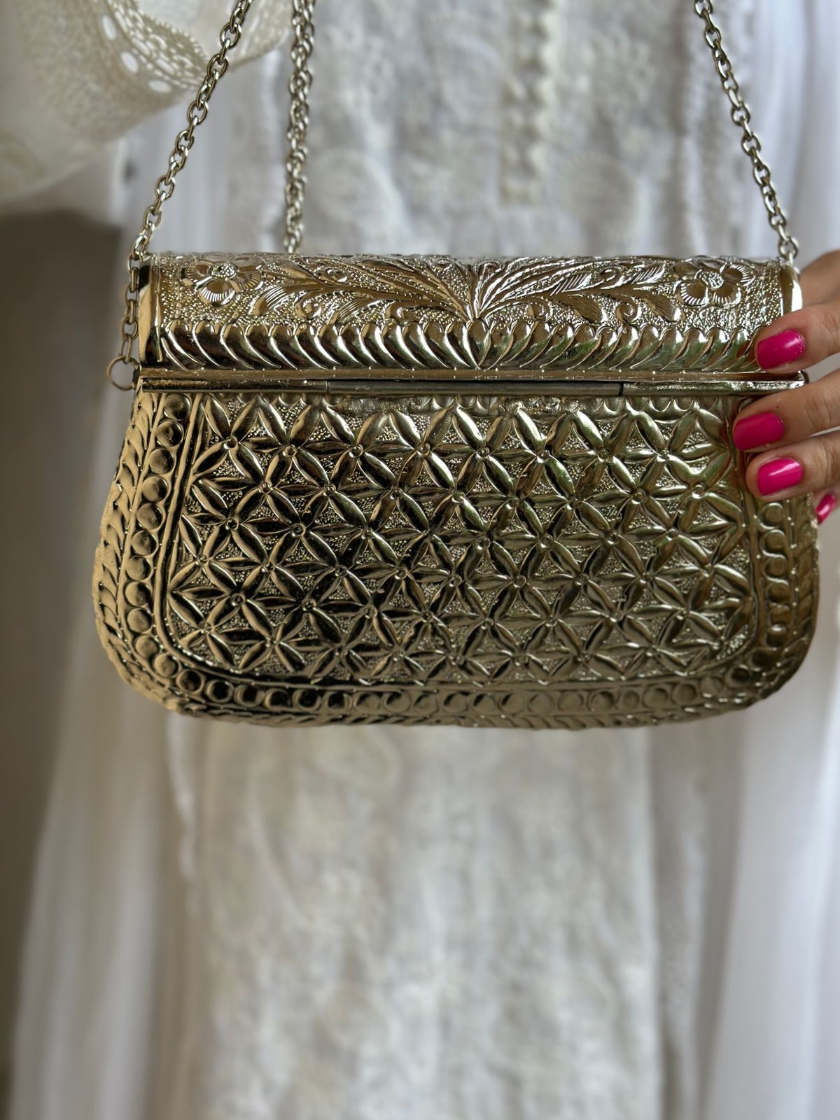 SILVER METAL CLUTCHES