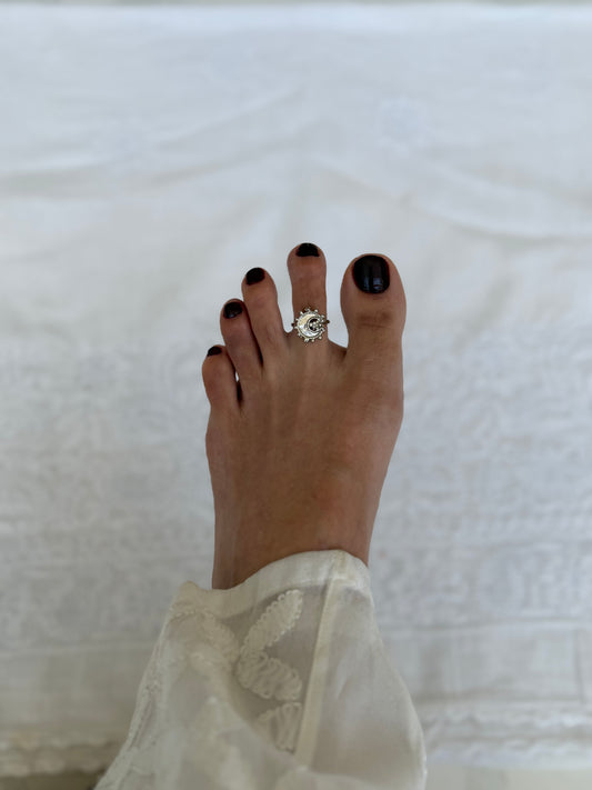 Silver Plated Chaand Toe Ring