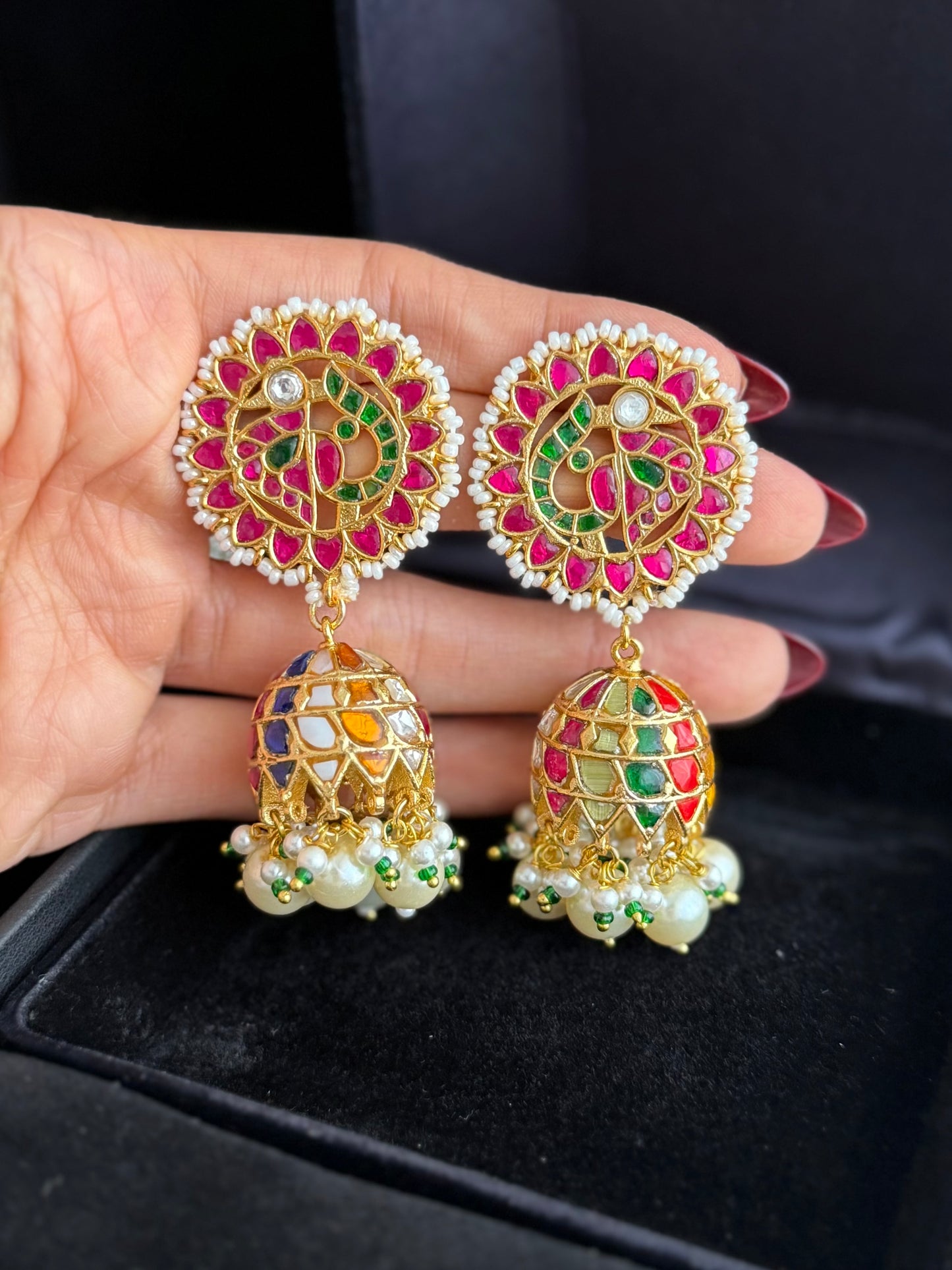 Gulnar Thappa Kundan Jhumke